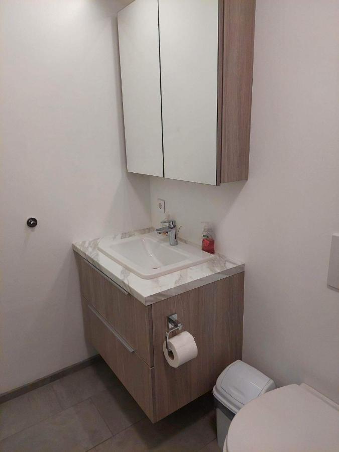 Apartment Near The Airport Njarthvik Exteriör bild