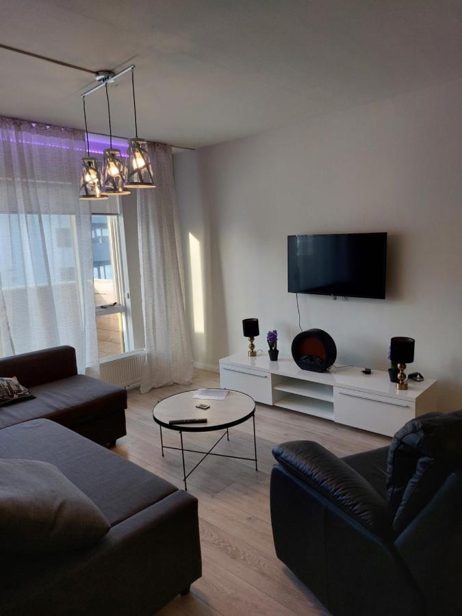 Apartment Near The Airport Njarthvik Exteriör bild